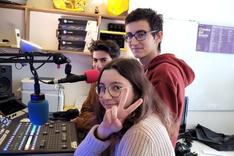 10-Puntatona-1-Dissociarsi-con-equilibrio-I-Mi-dissocio-da-questa-realtà-27-11-2022-768x1024